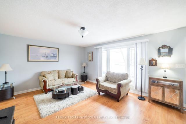 120 Gainsborough Rd W, House attached with 3 bedrooms, 2 bathrooms and 4 parking in Hamilton ON | Image 23