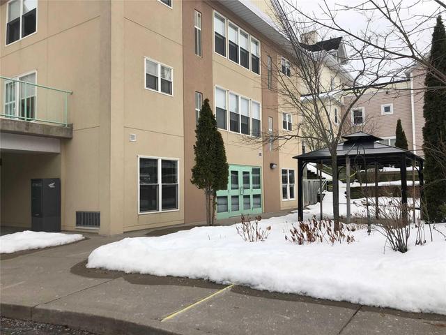 207 - 8 Huron St, Condo with 1 bedrooms, 1 bathrooms and 1 parking in Kawartha Lakes ON | Image 2