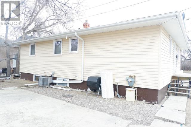201 Arthabasca Street, House detached with 2 bedrooms, 2 bathrooms and null parking in Gravelbourg SK | Image 21