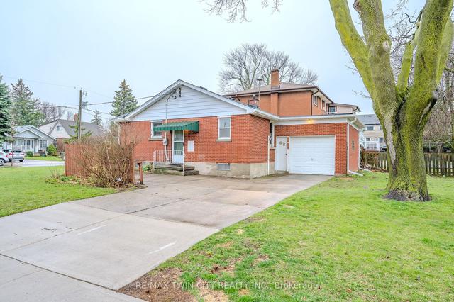 68 Jansen Ave, House detached with 2 bedrooms, 1 bathrooms and 3 parking in Kitchener ON | Image 36