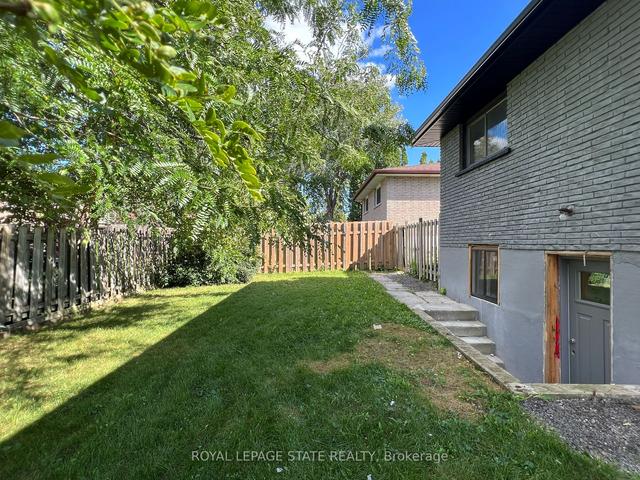 247 Greencedar Dr, House detached with 3 bedrooms, 2 bathrooms and 3 parking in Hamilton ON | Image 5