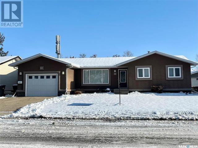 11 Mackenzie Drive, House detached with 4 bedrooms, 3 bathrooms and null parking in Yorkton SK | Image 1