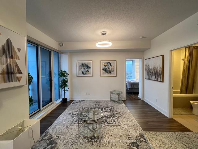 1202b - 9600 Yonge St, Condo with 2 bedrooms, 2 bathrooms and 1 parking in Richmond Hill ON | Image 7