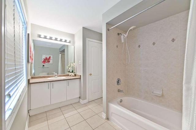 1337 Roper Dr, House detached with 3 bedrooms, 3 bathrooms and 2 parking in Milton ON | Image 12