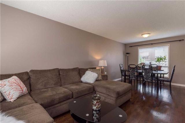 14 Cashel St, House detached with 3 bedrooms, 2 bathrooms and 2 parking in Brampton ON | Image 4