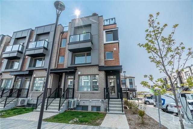 631 Makwa Private, Townhouse with 2 bedrooms, 2 bathrooms and 1 parking in Ottawa ON | Image 1