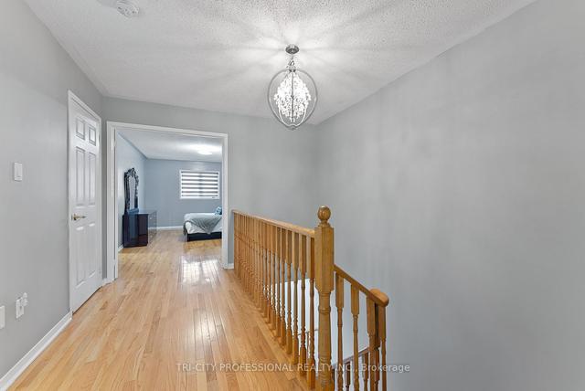 18 Oliti Crt, House semidetached with 3 bedrooms, 4 bathrooms and 3 parking in Toronto ON | Image 15