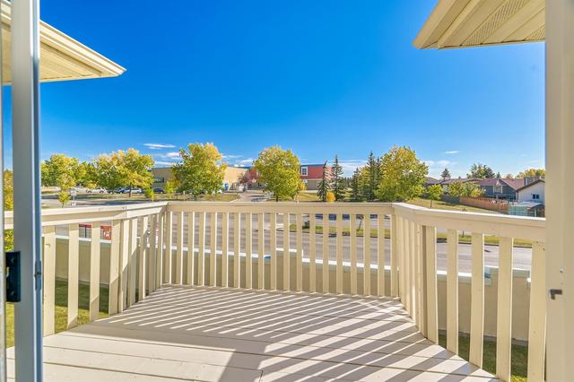 120 Edgepark Villas Nw, Home with 3 bedrooms, 3 bathrooms and 2 parking in Calgary AB | Image 11