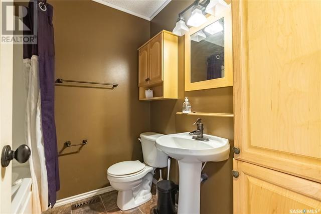 1210 Moss Avenue, House detached with 4 bedrooms, 3 bathrooms and null parking in Saskatoon SK | Image 23