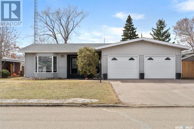107 7th Avenue W, House detached with 5 bedrooms, 3 bathrooms and null parking in Watrous SK | Image 2