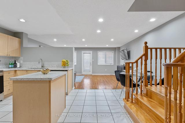 18 Oliti Crt, House semidetached with 3 bedrooms, 4 bathrooms and 3 parking in Toronto ON | Image 34