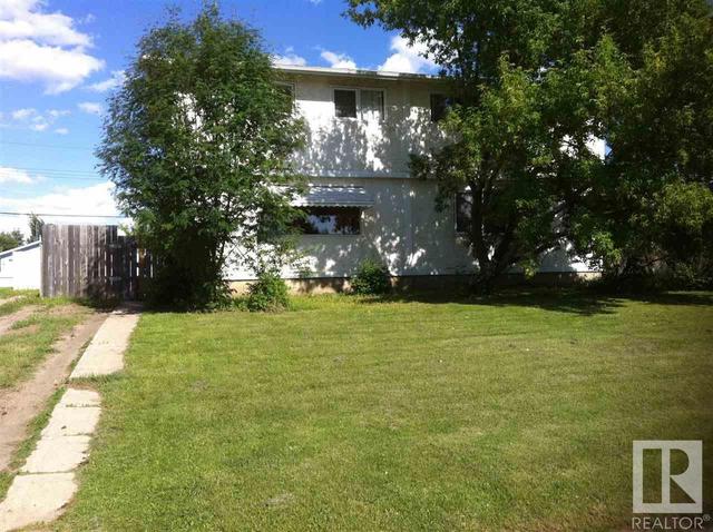 6003 50 St, House semidetached with 3 bedrooms, 1 bathrooms and null parking in Vegreville AB | Card Image