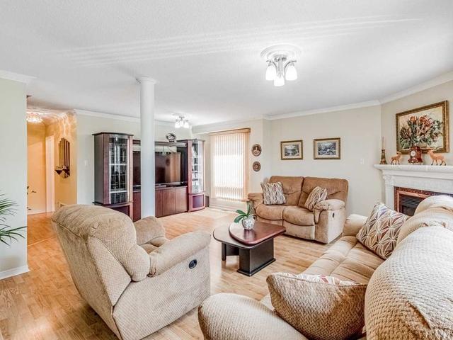 74 Red Maple Dr, House detached with 4 bedrooms, 3 bathrooms and 6 parking in Brampton ON | Image 5