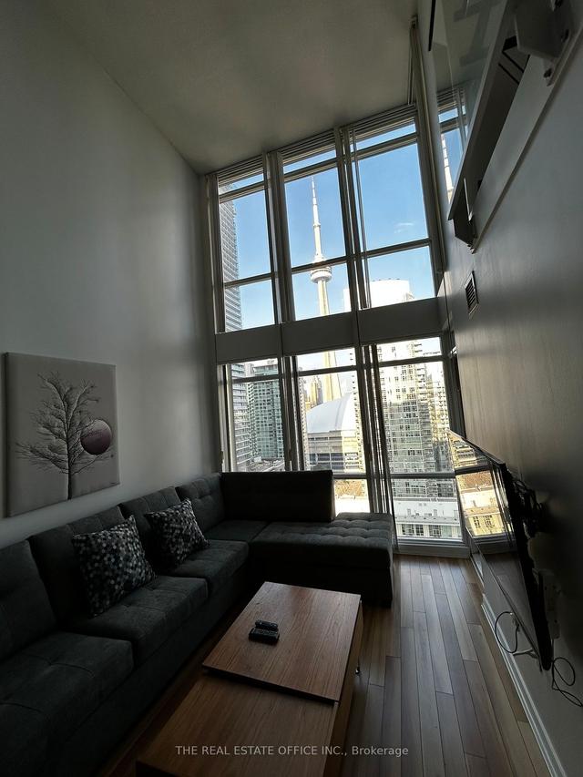 2808 - 15 Fort York Blvd, Condo with 2 bedrooms, 2 bathrooms and 1 parking in Toronto ON | Image 4
