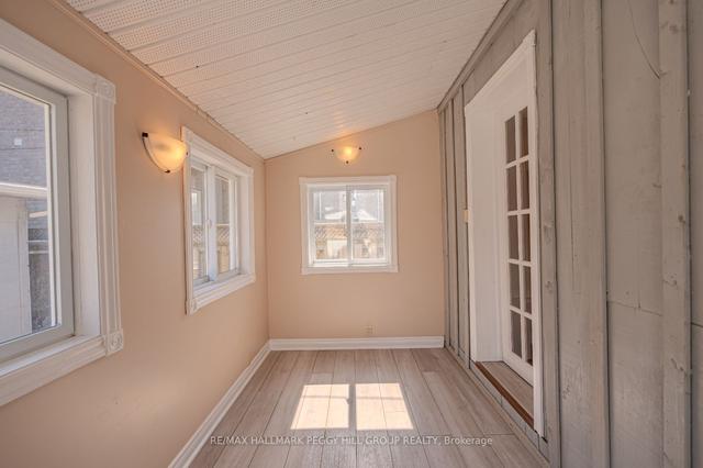 131 Sanford St, House detached with 2 bedrooms, 2 bathrooms and 7 parking in Barrie ON | Image 2