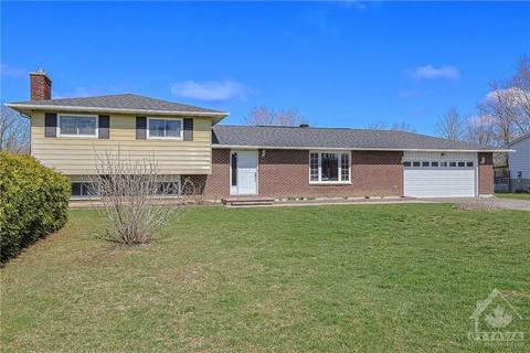 672 Kitley Line 3 Line, House detached with 3 bedrooms, 2 bathrooms and 6 parking in Elizabethtown Kitley ON | Card Image