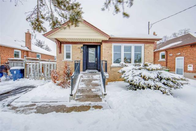 19 Rothwell Rd, House detached with 3 bedrooms, 2 bathrooms and 3 parking in Toronto ON | Image 1