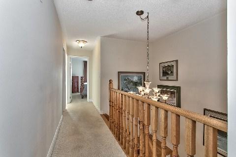 2379 Wasaga Dr, House attached with 3 bedrooms, 3 bathrooms and 2 parking in Oakville ON | Image 11