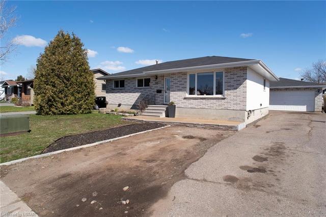 759 James Street N, House detached with 3 bedrooms, 2 bathrooms and 6 parking in Thunder Bay ON | Image 1