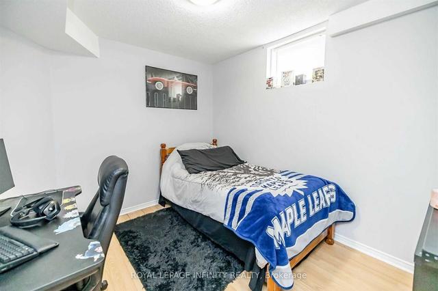 72 Mosley Cres, House detached with 2 bedrooms, 2 bathrooms and 5.5 parking in Brampton ON | Image 21