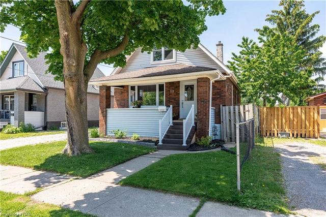 4739 Sixth Avenue, House detached with 3 bedrooms, 1 bathrooms and 4 parking in Niagara Falls ON | Image 1