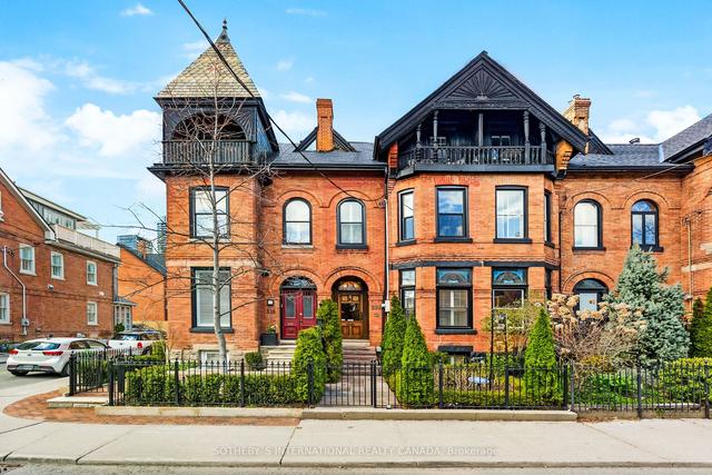 328 Wellesley St E, House attached with 4 bedrooms, 3 bathrooms and 1 parking in Toronto ON | Image 1