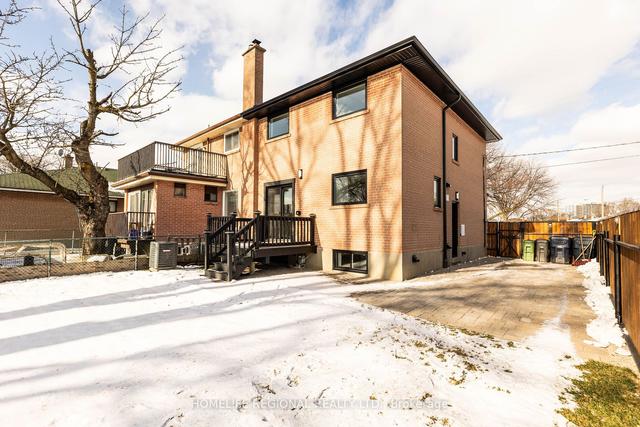 19 Coronado Crt, House semidetached with 4 bedrooms, 2 bathrooms and 4 parking in Toronto ON | Image 31