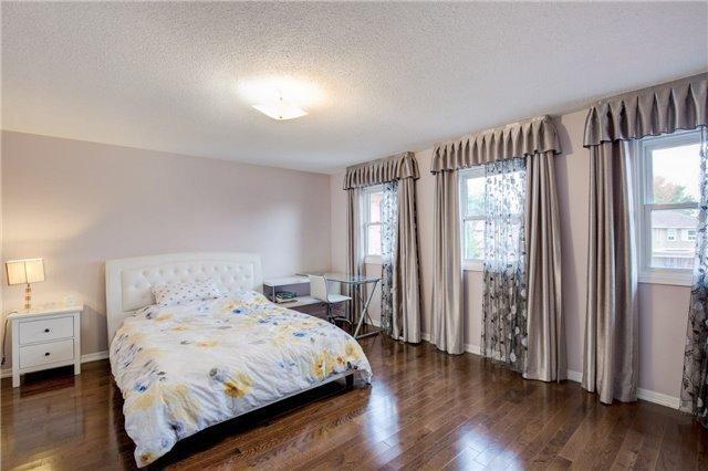 8 Marion Cres, House attached with 3 bedrooms, 3 bathrooms and 4 parking in Markham ON | Image 12