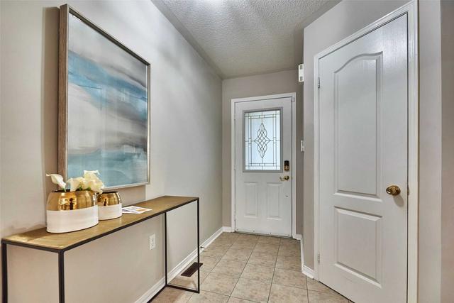 25 Odessa Cres, House attached with 3 bedrooms, 3 bathrooms and 2 parking in Whitby ON | Image 12