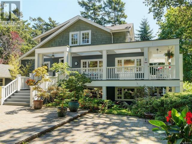 2937 Tudor Ave, House detached with 4 bedrooms, 5 bathrooms and 4 parking in Saanich BC | Image 1