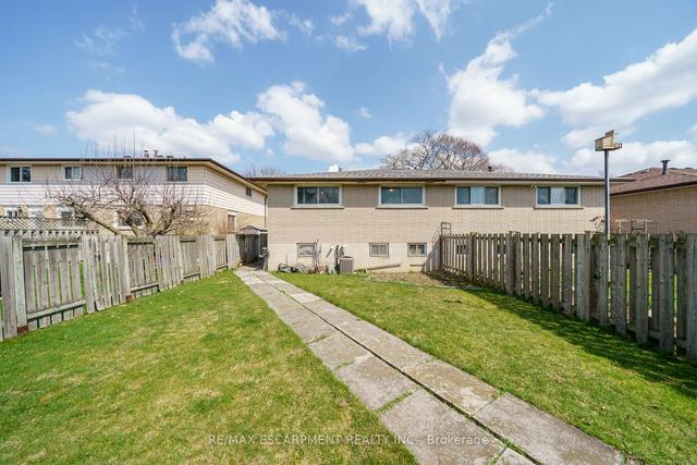 70 San Antonio Dr, House semidetached with 3 bedrooms, 1 bathrooms and 5 parking in Hamilton ON | Image 28