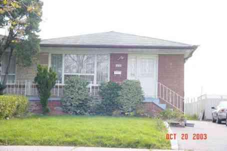 3636 Monica Dr, House semidetached with 3 bedrooms, 3 bathrooms and 2 parking in Mississauga ON | Image 1