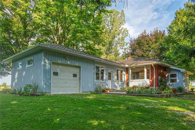 2097 Jerseyville Road W, House detached with 4 bedrooms, 1 bathrooms and 4 parking in Hamilton ON | Image 3