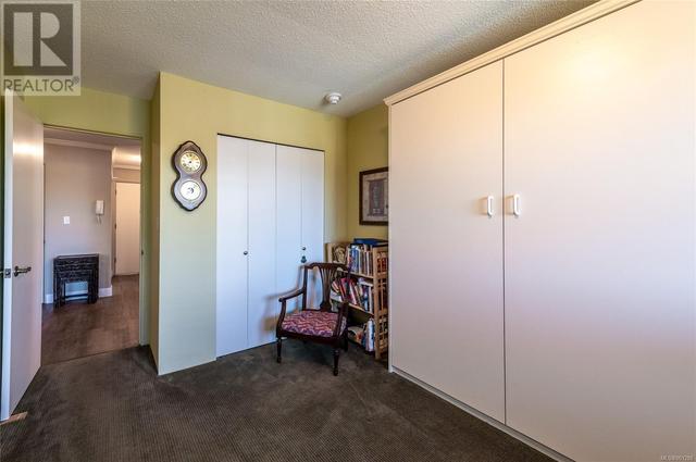 Second bedroom with built in office and Murphy bed | Image 19