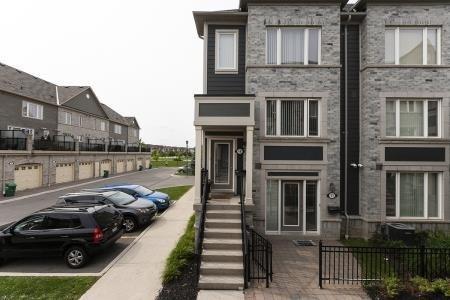 10 - 5035 Oscar Peterson Blvd, Townhouse with 2 bedrooms, 3 bathrooms and 1 parking in Mississauga ON | Image 1