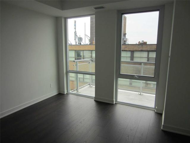 910 - 223 St Clair Ave W, Condo with 1 bedrooms, 1 bathrooms and 1 parking in Toronto ON | Image 2