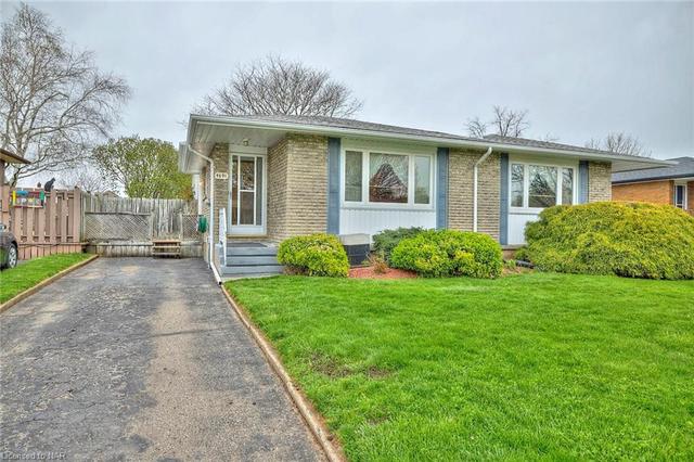4691 Pettit Avenue, House semidetached with 3 bedrooms, 2 bathrooms and 3 parking in Niagara Falls ON | Card Image