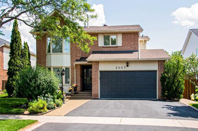 2067 Hunters Wood Dr, House detached with 3 bedrooms, 4 bathrooms and 3 parking in Burlington ON | Image 1