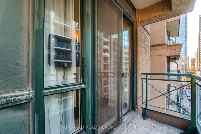 809 - 35 Hayden St, Condo with 1 bedrooms, 1 bathrooms and 1 parking in Toronto ON | Image 20