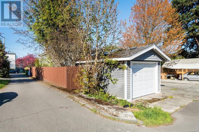 1115/1117 Chapman St, House detached with 5 bedrooms, 4 bathrooms and 4 parking in Victoria BC | Image 65