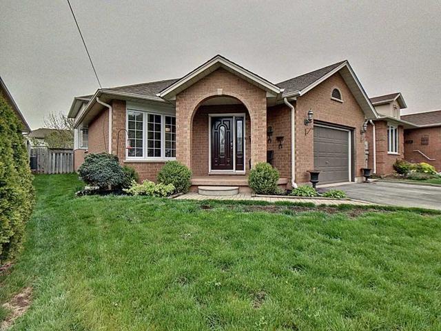 17 Colonial Cres, House detached with 3 bedrooms, 2 bathrooms and 3.5 parking in Grimsby ON | Image 1