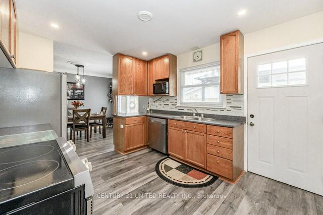 28 Masterson Dr, House detached with 3 bedrooms, 2 bathrooms and 5 parking in St. Catharines ON | Image 5