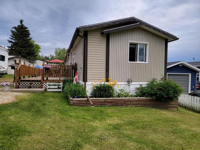 207 4a Street, House detached with 3 bedrooms, 2 bathrooms and 4 parking in Fox Creek AB | Image 2