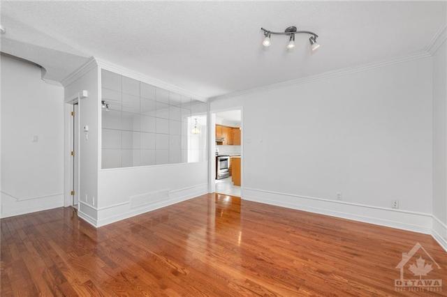 46 Colchester Square, Townhouse with 3 bedrooms, 3 bathrooms and 4 parking in Ottawa ON | Image 9