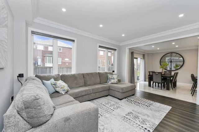 82 Iceland Poppy Tr, House detached with 4 bedrooms, 4 bathrooms and 6 parking in Brampton ON | Image 5