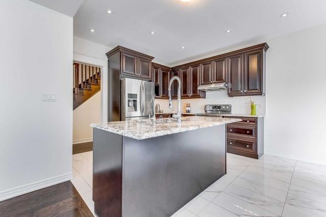29 Walter Tunny Cres, House detached with 4 bedrooms, 4 bathrooms and 6 parking in East Gwillimbury ON | Image 4