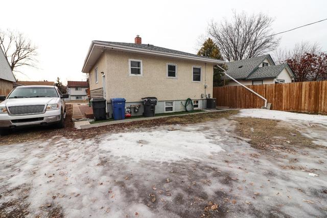 1214 Elm Street Se, House detached with 3 bedrooms, 2 bathrooms and 4 parking in Medicine Hat AB | Image 25