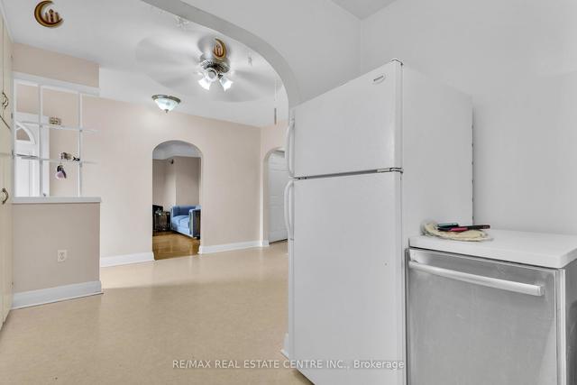 112 Kehl St, House detached with 2 bedrooms, 1 bathrooms and 7 parking in Kitchener ON | Image 6