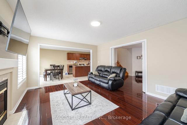 30 Raccoon St, House detached with 4 bedrooms, 3 bathrooms and 2 parking in Brampton ON | Image 7