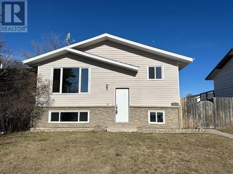 5707 55 Street, House detached with 5 bedrooms, 2 bathrooms and 4 parking in Rocky Mountain House AB | Card Image